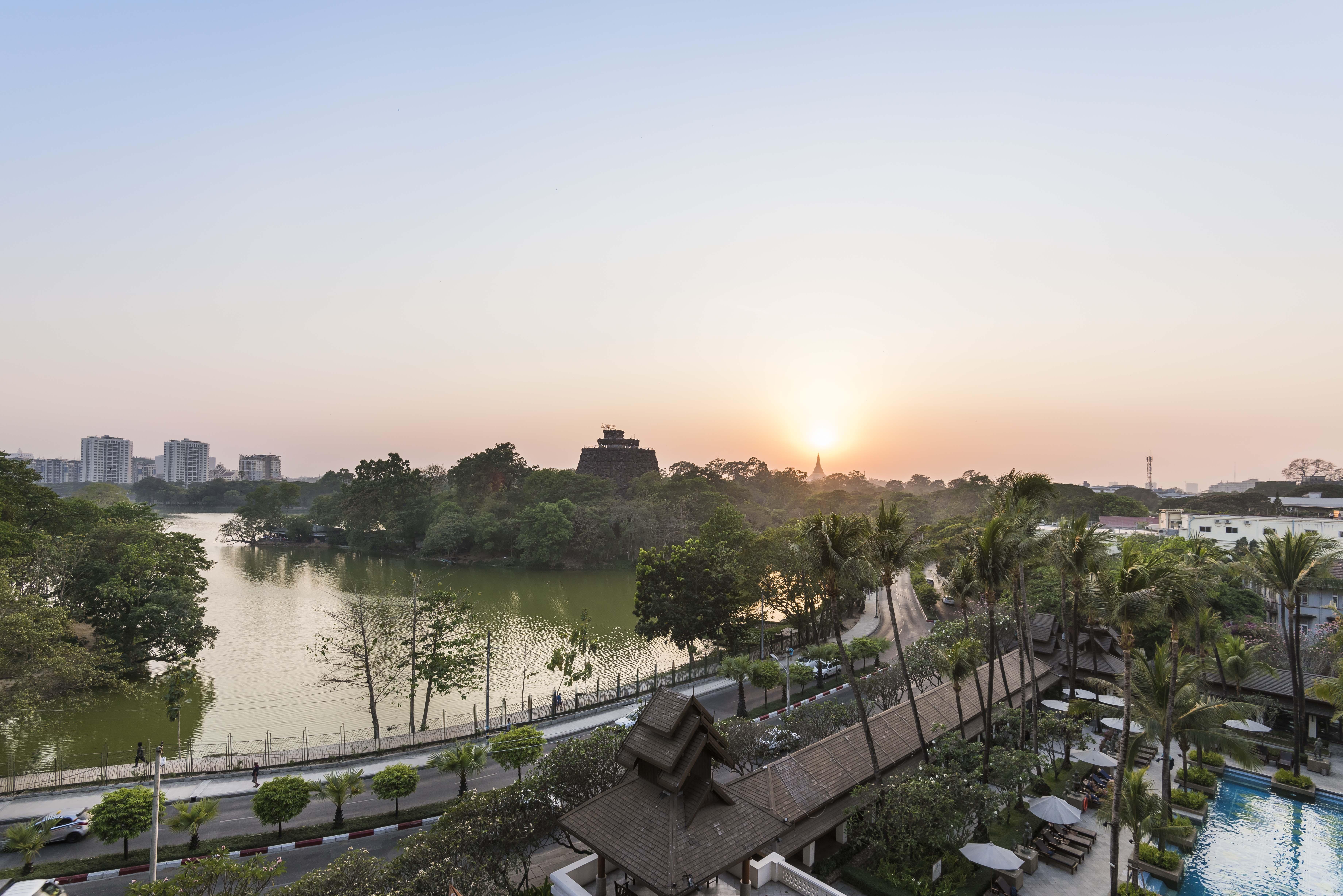 Chatrium Hotel Royal Lake Rangun Kültér fotó